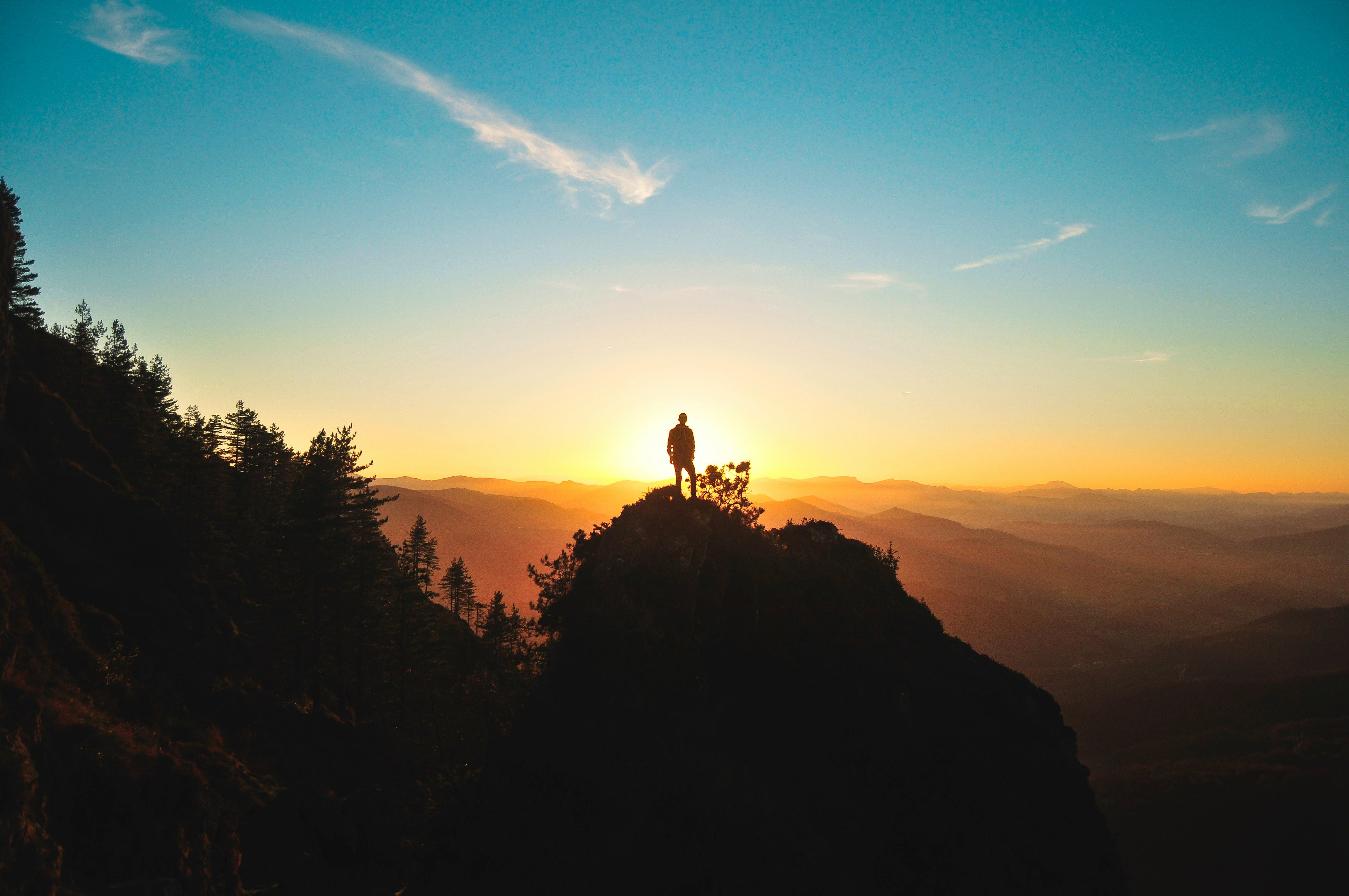 Hombre en la cumbre